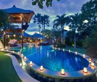 Villa Asta, Piscina de noche